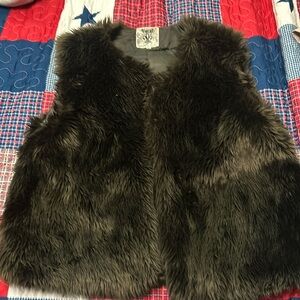 Cute Vocal faux fur vest!